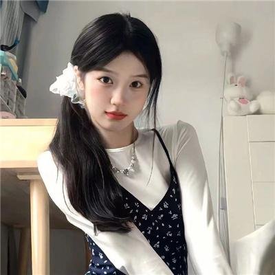 照片里的伴娘